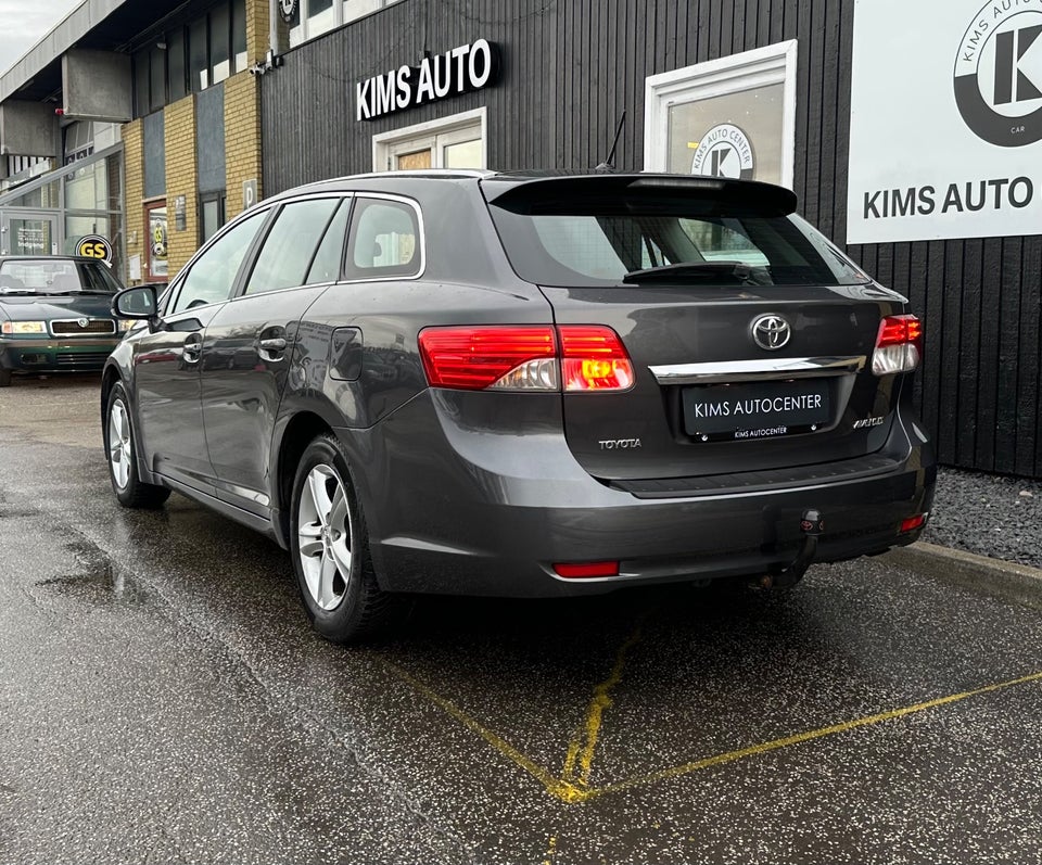 Toyota Avensis 1,8 VVT-i T2 Touch stc. 5d