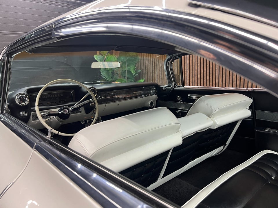 Cadillac Coupé DeVille 6,4 aut. 2d