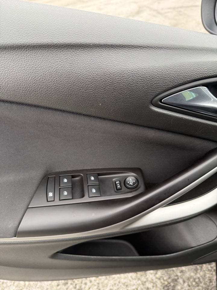 Opel Astra 1,6 CDTi 136 Enjoy Sports Tourer 5d