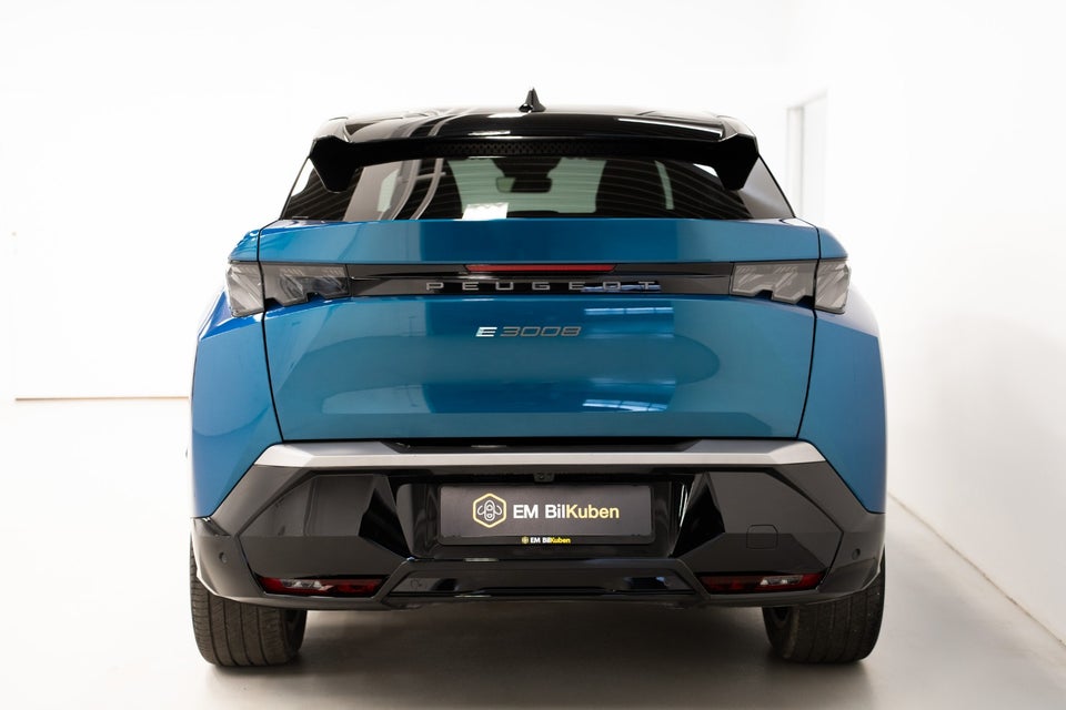 Peugeot e-3008 77 GT 5d
