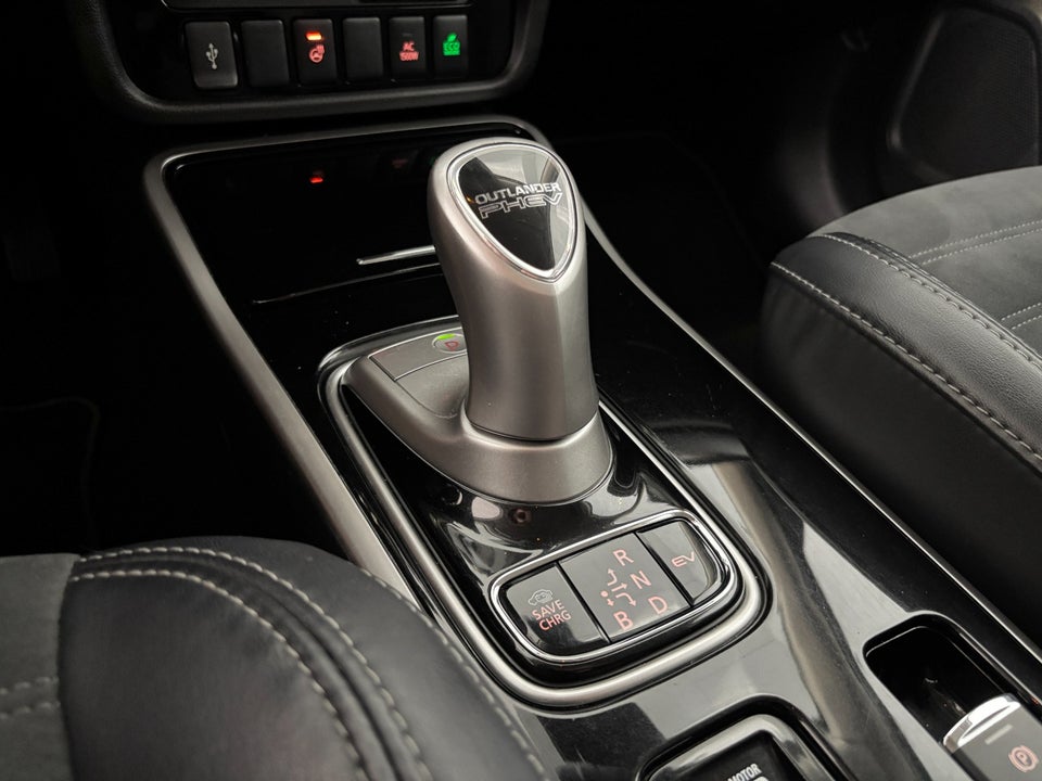 Mitsubishi Outlander 2,4 PHEV Limited CVT 4WD 5d