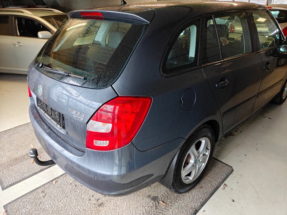 Skoda Fabia 1,4 16V Elegance Combi 5d