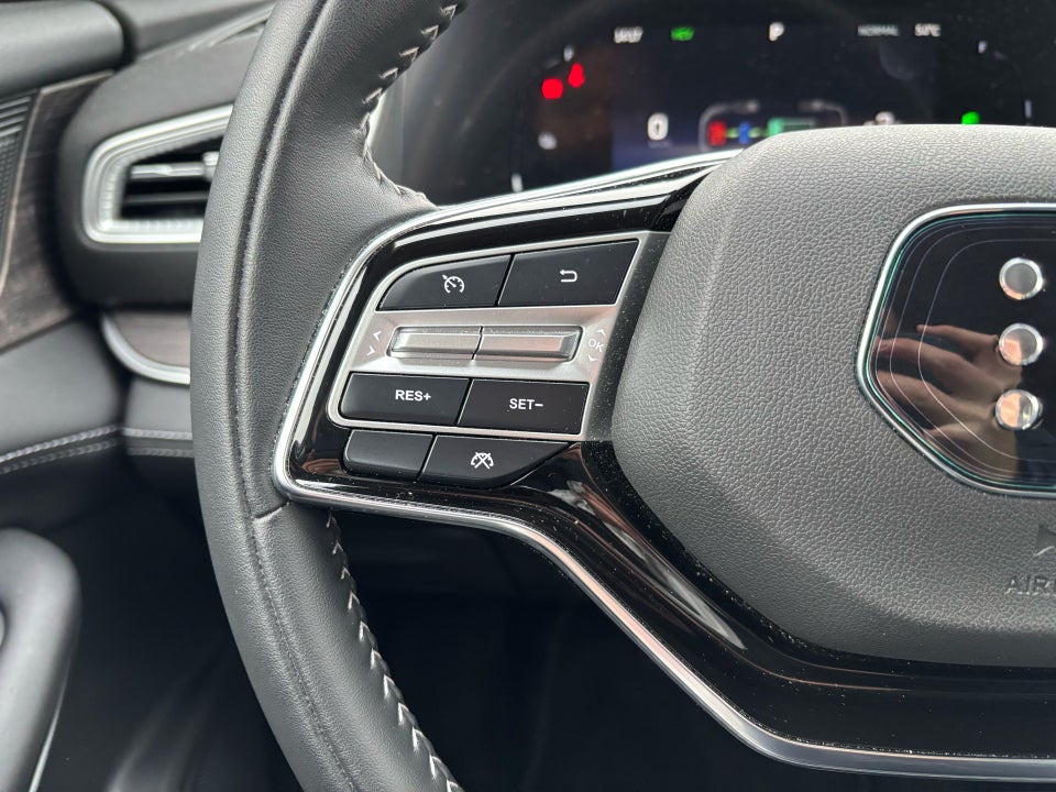 Navor E5 1,5 PHEV Rock 5d