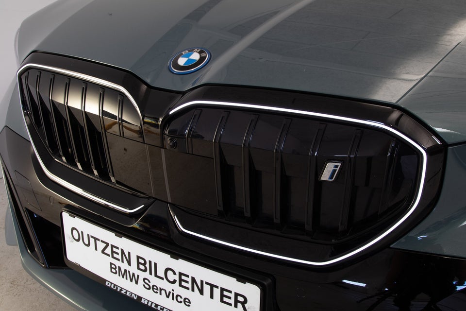 BMW i5 eDrive40 Fully Charged M-Sport Pro 4d