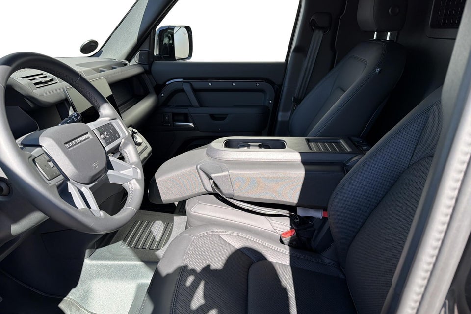 Land Rover Defender 110 3,0 D250 Hard Top X-Dynamic SE aut. Van 5d