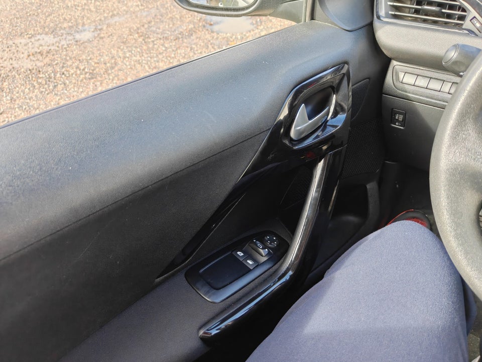 Peugeot 208 1,2 VTi Active Motion 5d