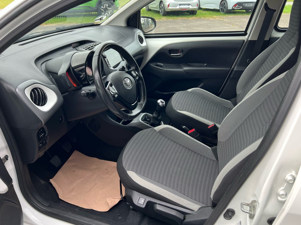 Toyota Aygo 1,0 VVT-i x-plore 5d