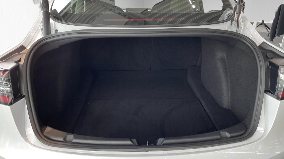 Tesla Model 3 RWD 4d