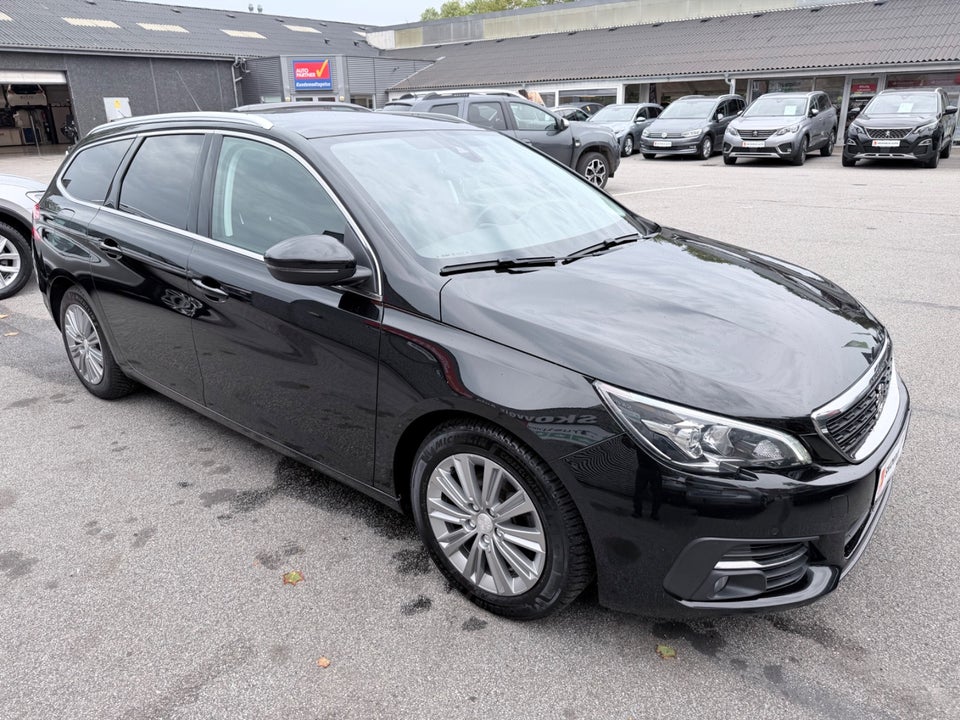 Peugeot 308 1,5 BlueHDi 130 Selection Sky SW 5d