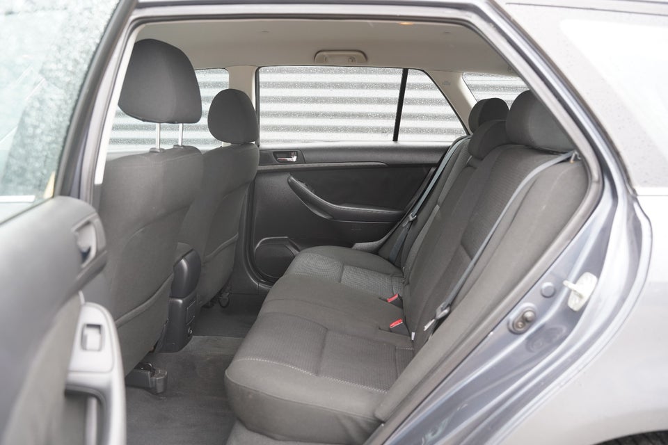 Toyota Avensis 1,8 VVT-i Elegance stc. 5d