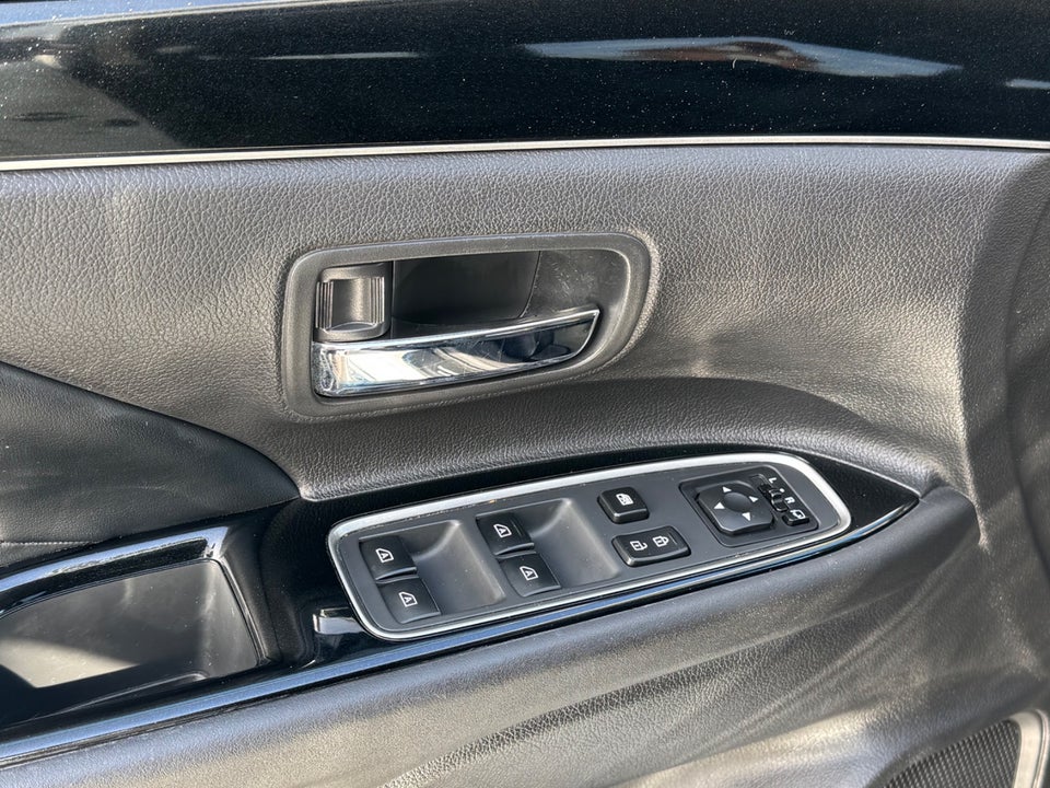 Mitsubishi Outlander 2,4 PHEV Limited CVT 4WD 5d