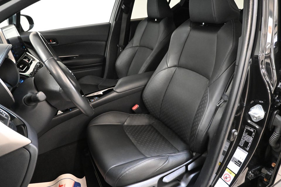 Toyota C-HR 1,8 Hybrid C-LUB Business CVT 5d