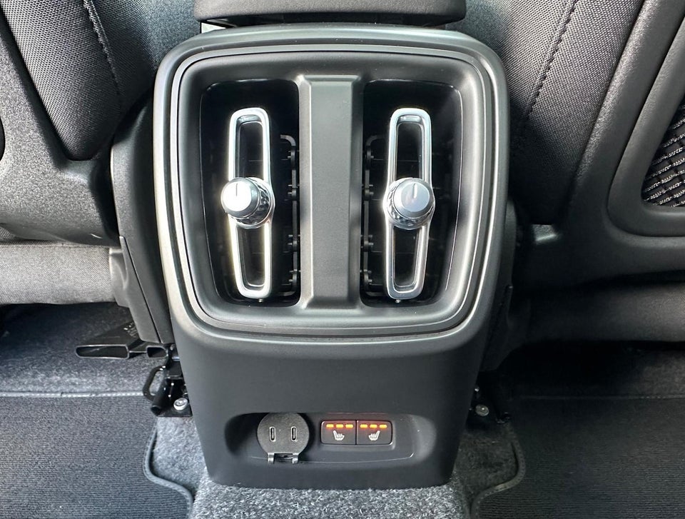 Volvo EX40 Extended Range Black Edition 5d