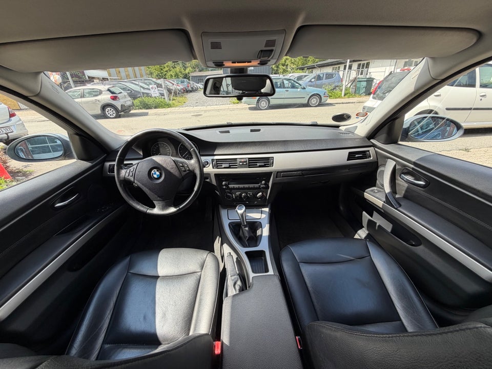BMW 320i 2,0  4d