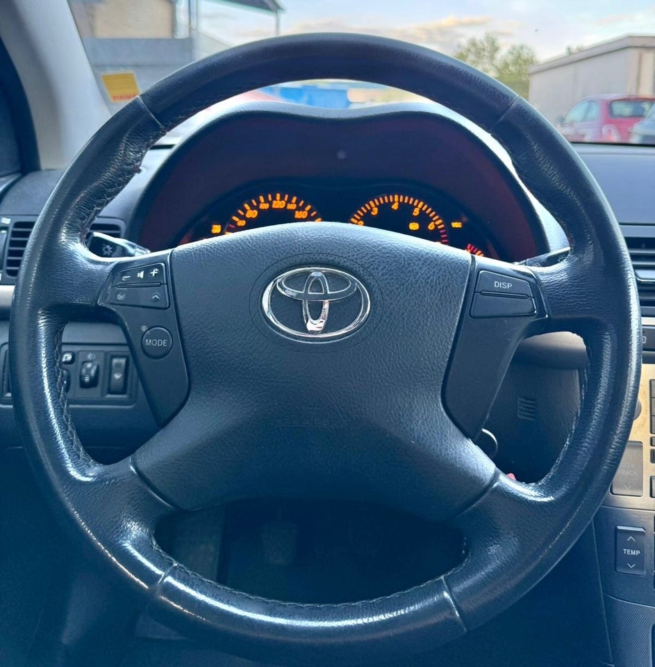 Toyota Avensis 1,8 VVT-i Terra stc. 5d