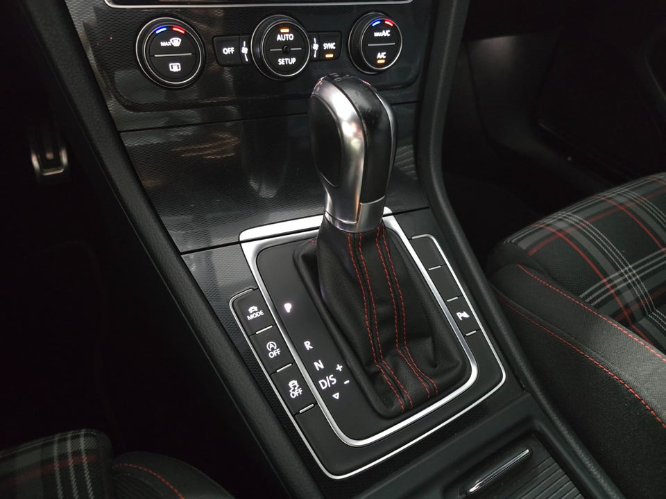 VW Golf VII 2,0 GTi Performance DSG BMT 3d