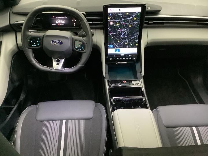 Ford Capri 77 Select Extended Range 5d