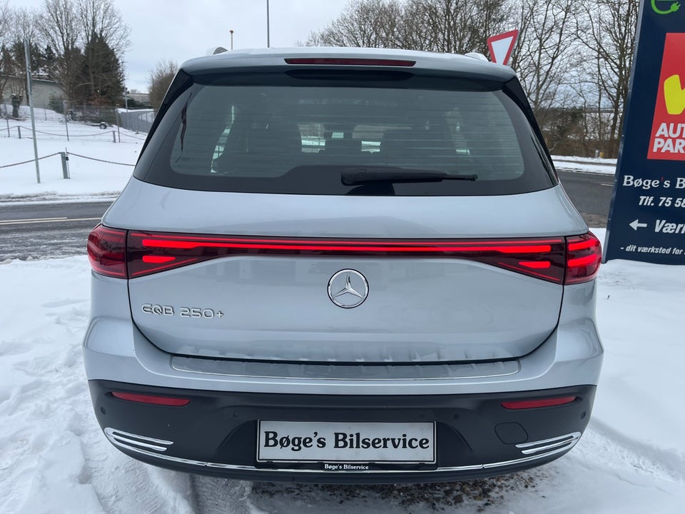 Mercedes EQB250+ Progressive 5d