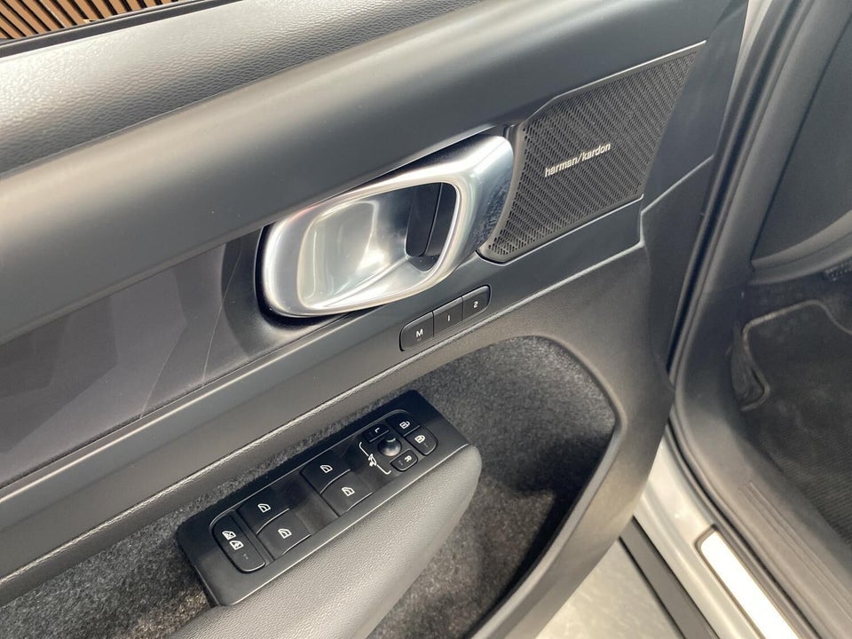 Volvo EX40 Twin Performance Plus 5d