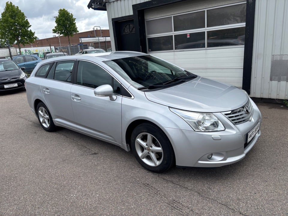 Toyota Avensis 1,8 VVT-i T2 stc. E-CVT 5d