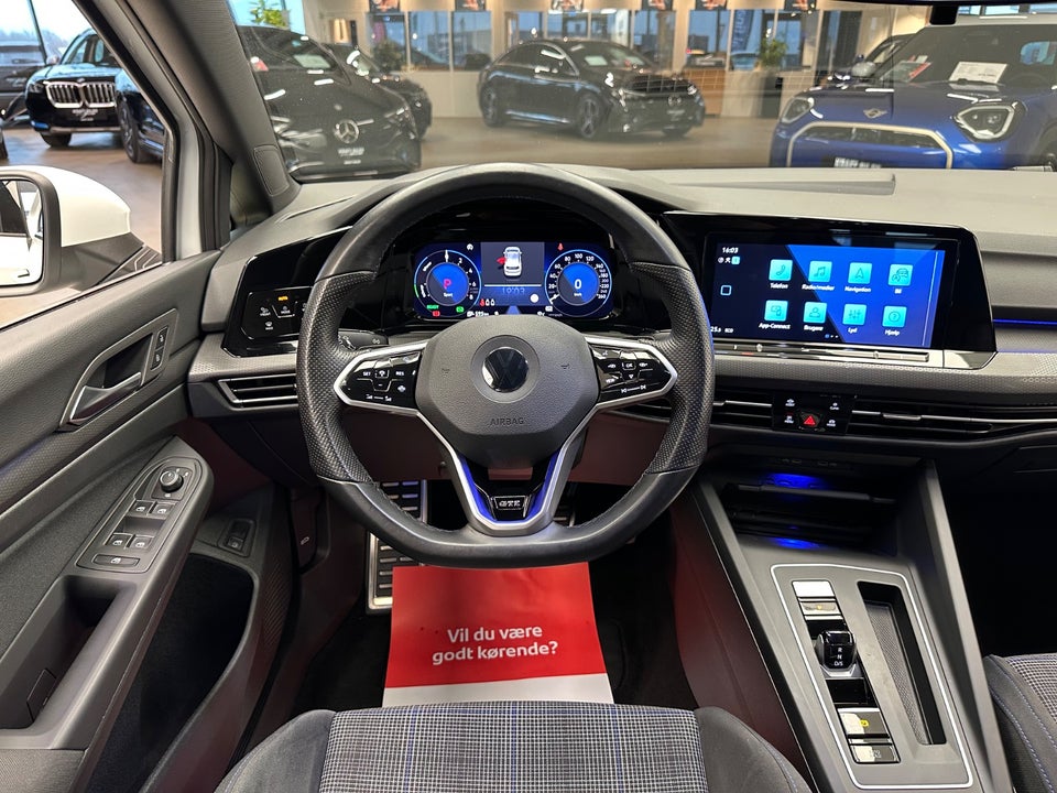 VW Golf VIII 1,4 GTE DSG 5d