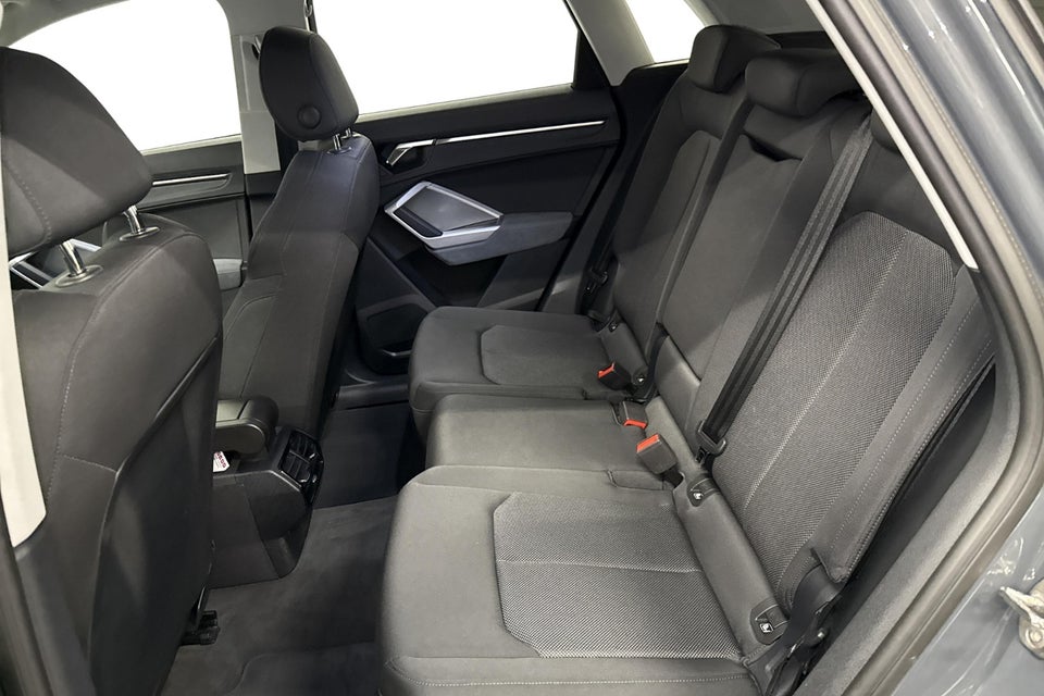 Audi Q3 45 TFSi e Attitude plus S-tr. 5d