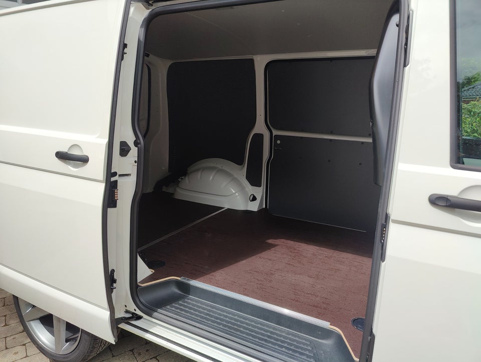 VW Transporter 2,0 TDi 150 Kassevogn DSG kort