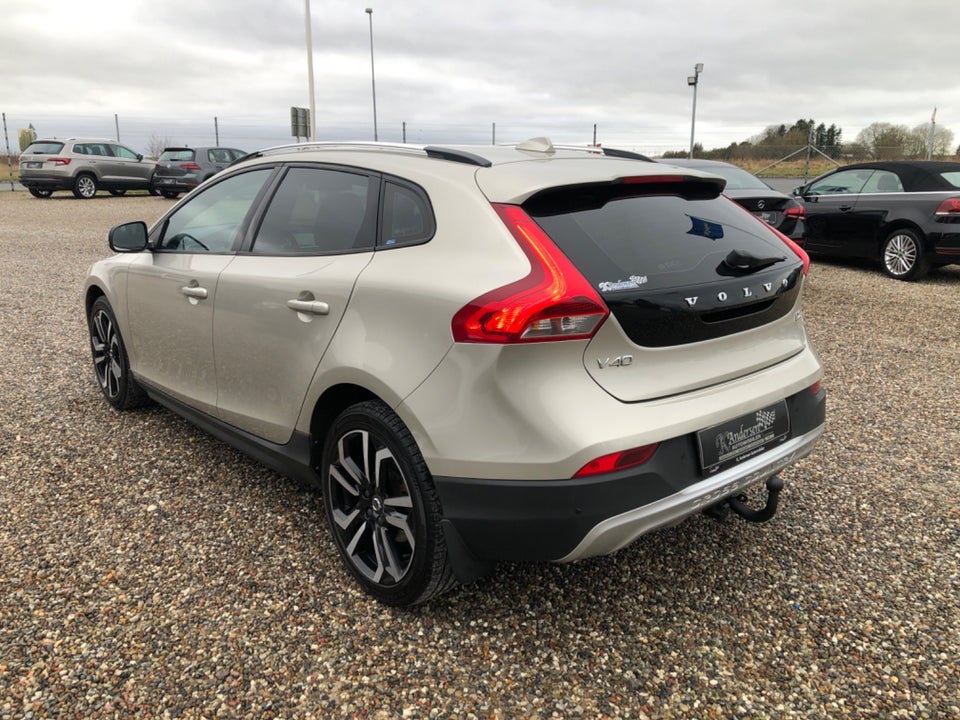 Volvo V40 CC 2,0 D2 120 Momentum 5d