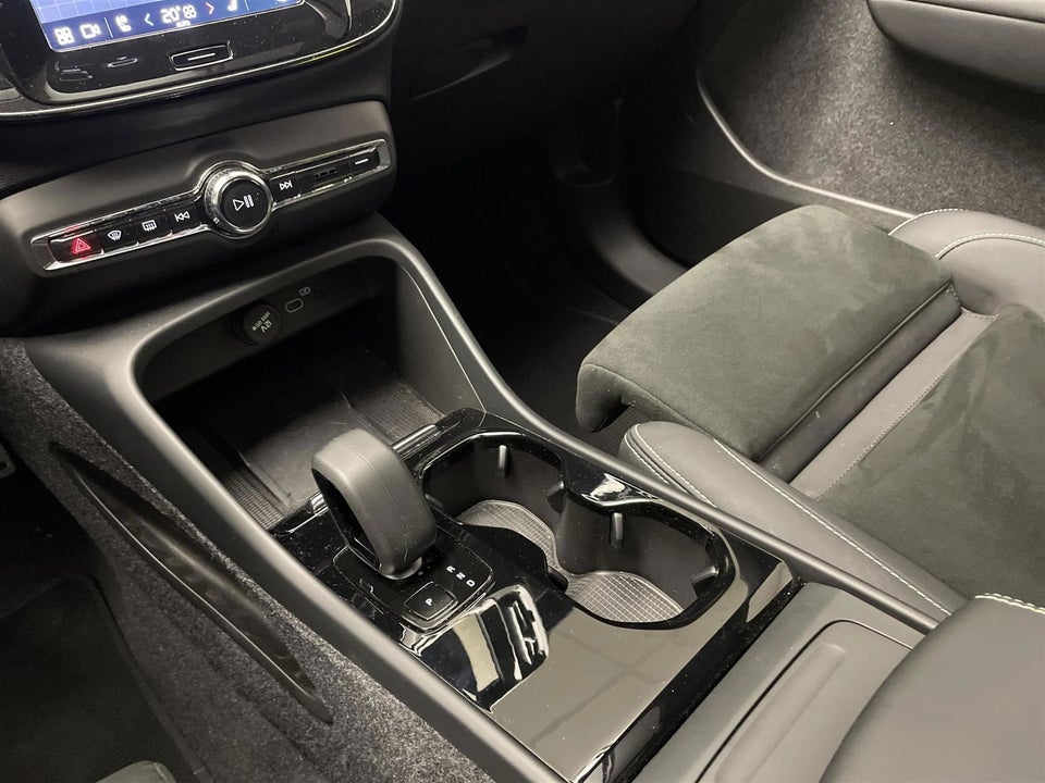 Volvo XC40 P6 ReCharge Pro 5d