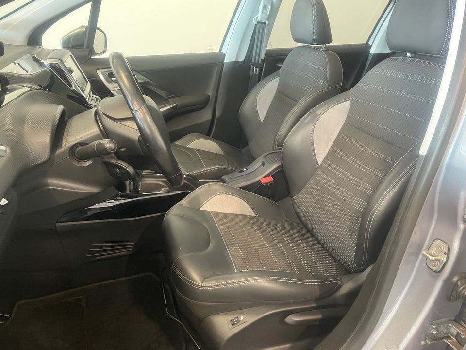 Peugeot 2008 1,2 e-THP 110 Allure Sky EAT6 5d