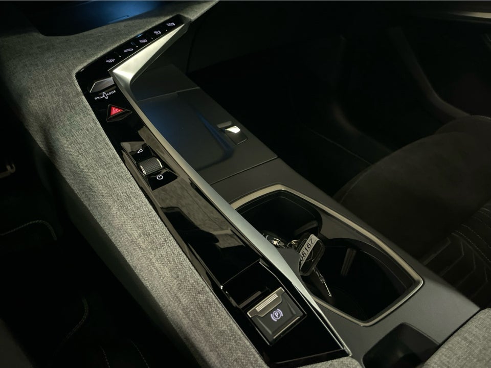 Peugeot e-3008 77 GT Pack 5d