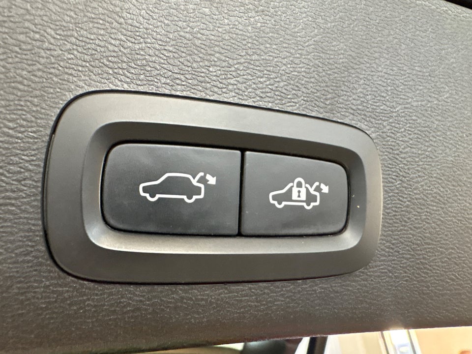 Volvo XC40 P6 ReCharge Plus 5d