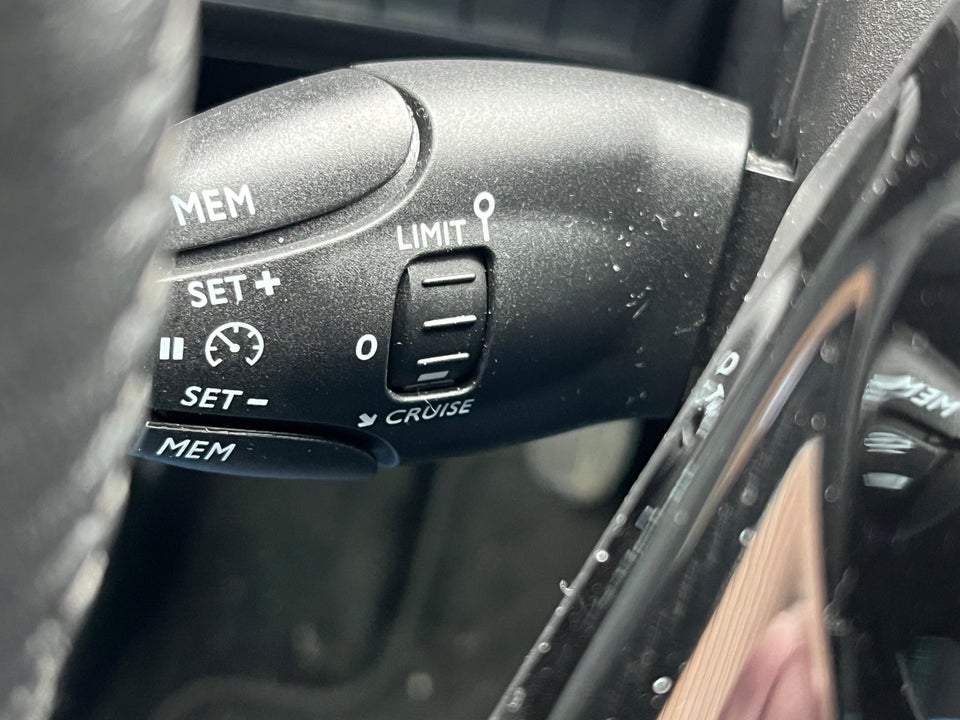 Peugeot 208 1,2 PureTech 100 Allure 5d