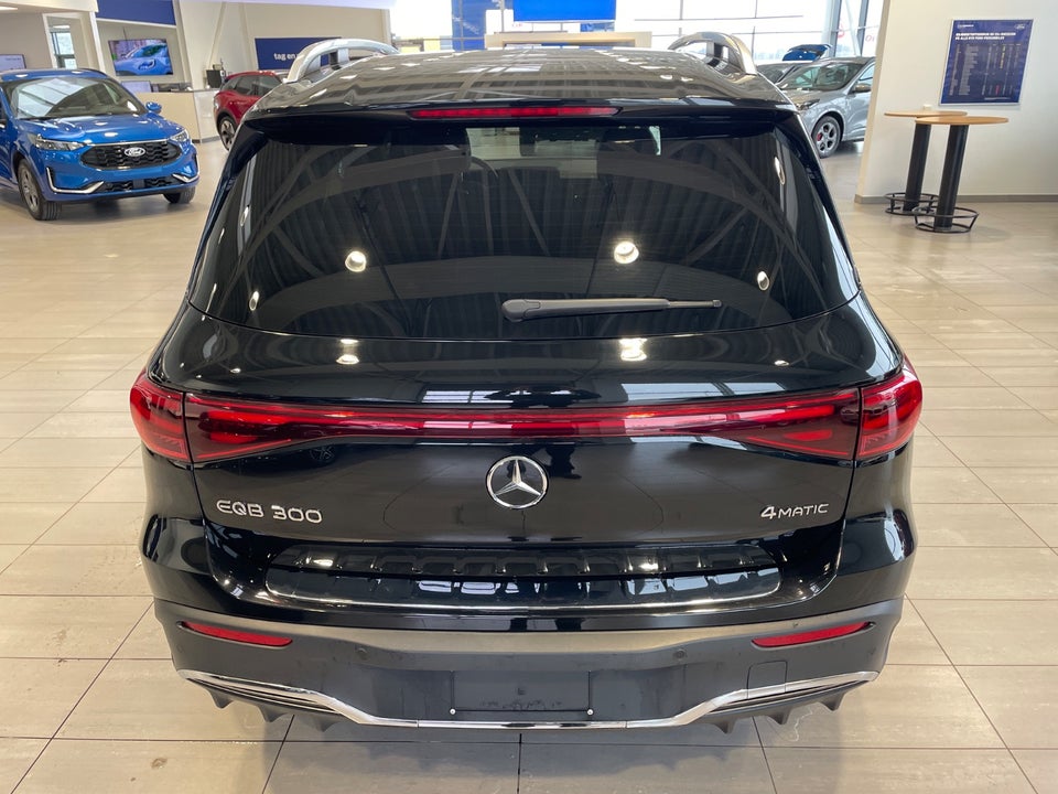 Mercedes EQB300 AMG Line 4Matic 5d