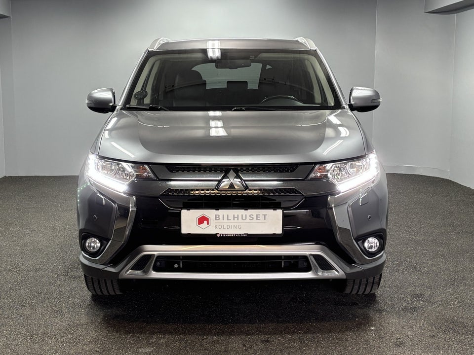 Mitsubishi Outlander 2,4 PHEV Invite CVT 4WD 5d