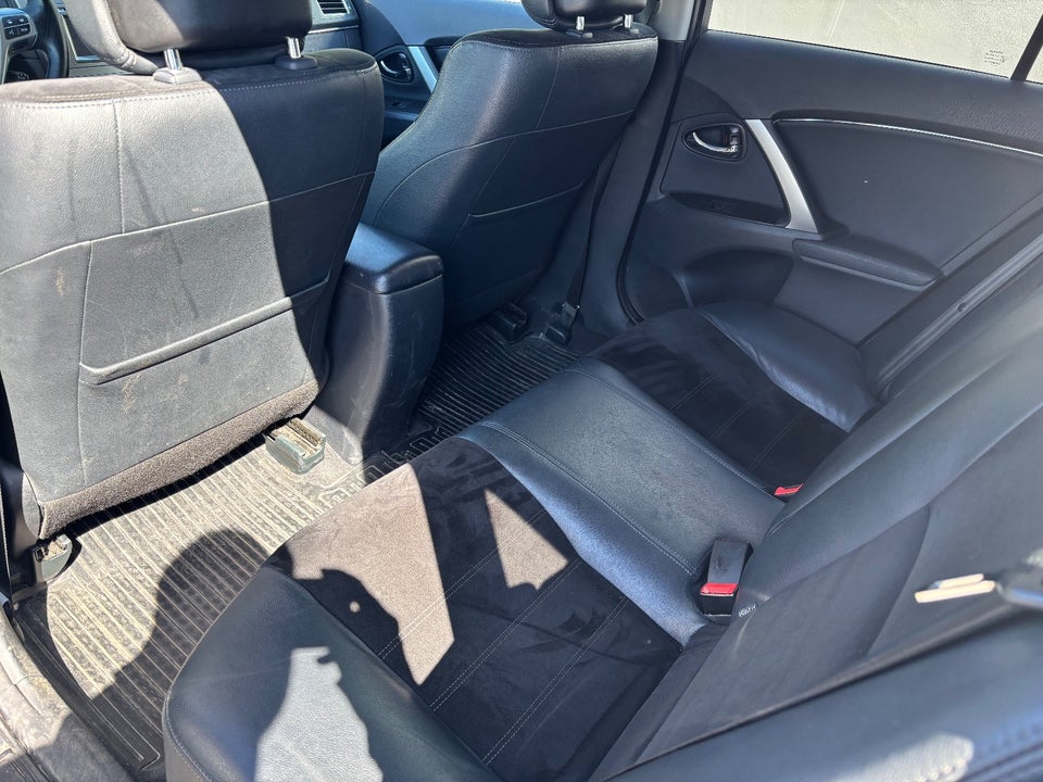 Toyota Avensis 2,0 D-4D T1 stc. 5d
