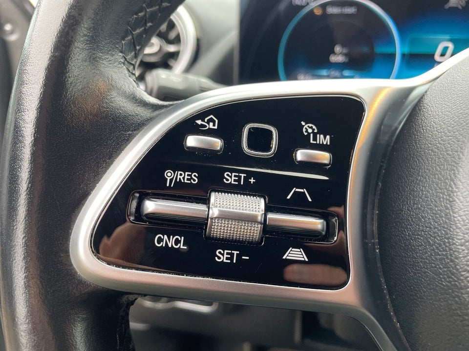 Mercedes EQA300 4Matic 5d