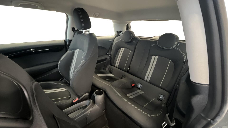 MINI Cooper SE Essential 3d