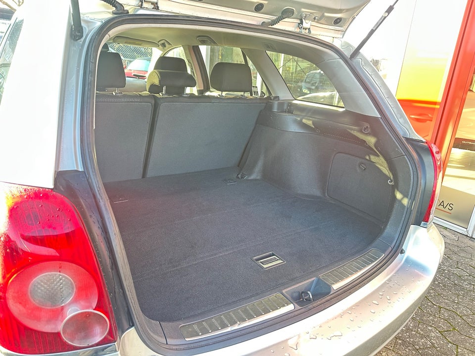 Toyota Avensis 1,8 VVT-i Sol stc. 5d