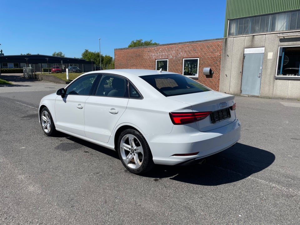 Audi A3 1,6 TDi 110 Sport S-tr. 4d