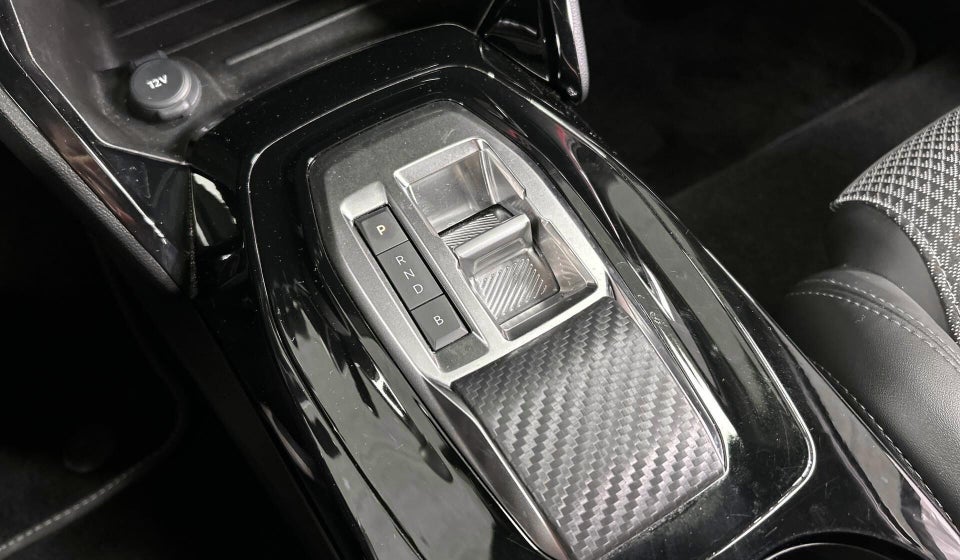 Peugeot e-208 50 GT 5d