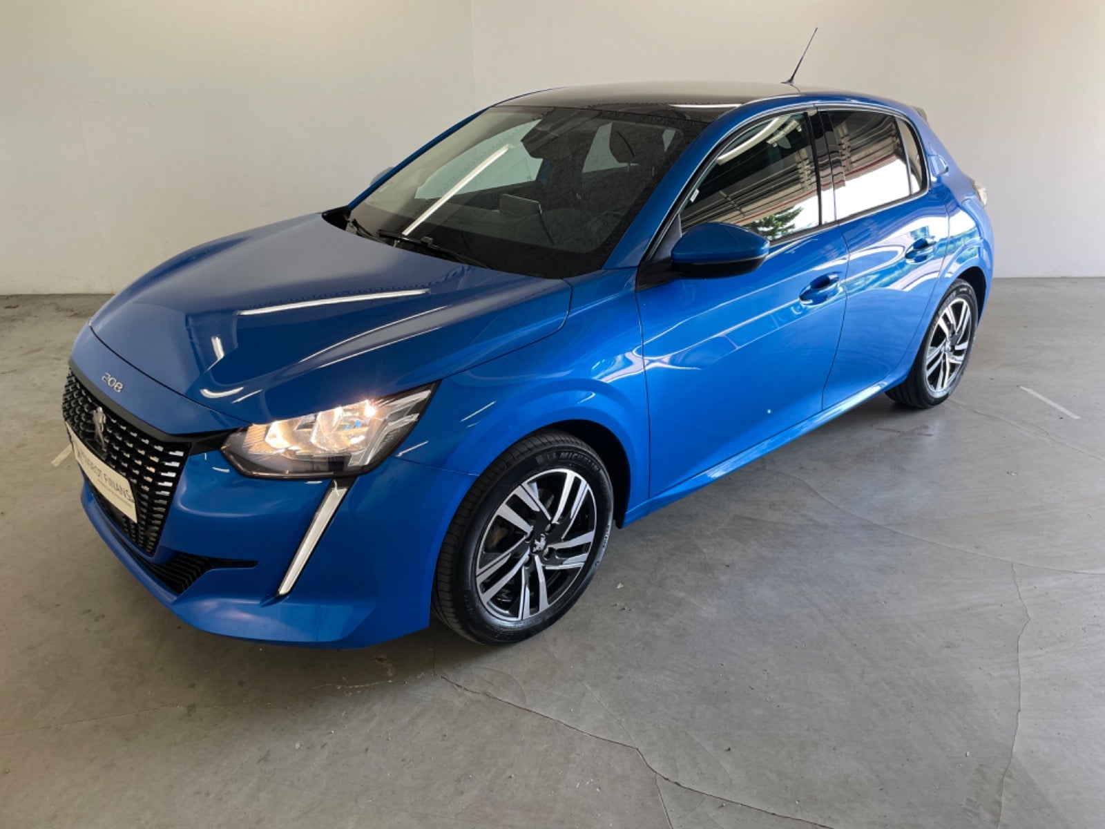 Peugeot 208 1,5 BlueHDi 100 Allure Sky 5d