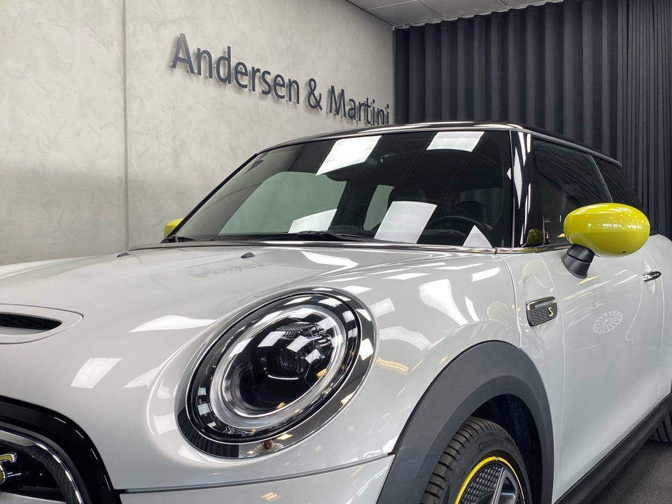 MINI Cooper SE Essential 3d