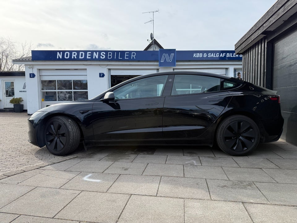 Tesla Model 3 Long Range AWD 4d