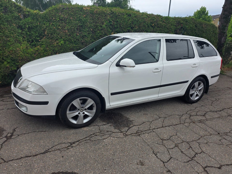 Skoda Octavia 1,8 TSi 160 Elegance Combi 5d