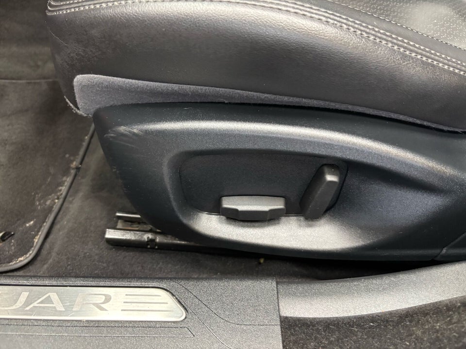 Jaguar XE 2,0 D163 Prestige aut. 4d