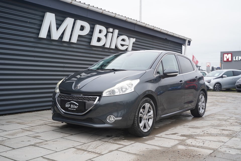 Peugeot 208 1,2 VTi Allure Sky 5d