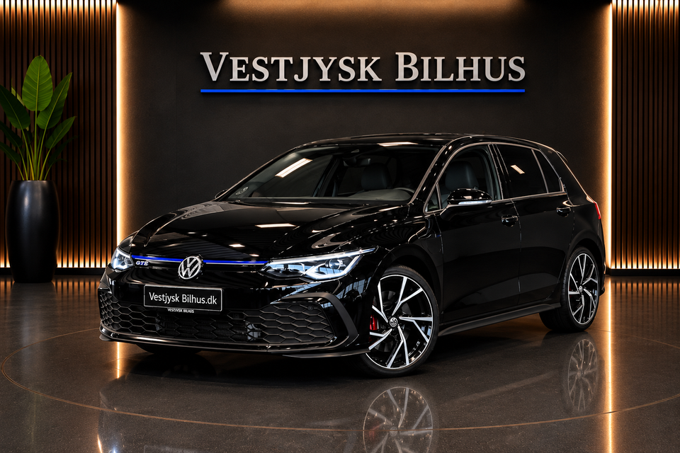 VW Golf VIII 1,4 GTE DSG 5d