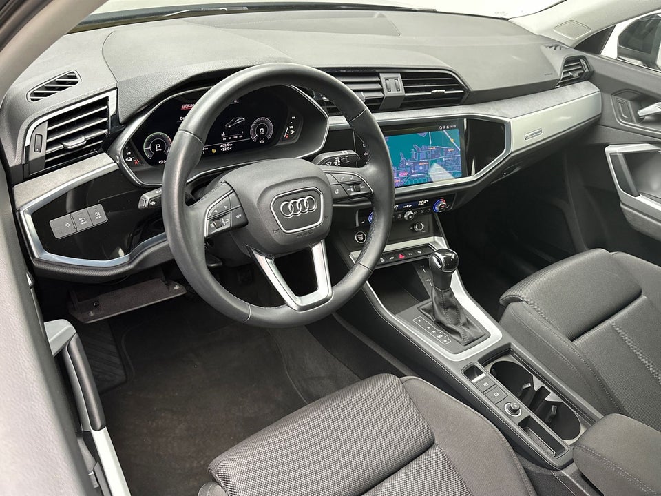 Audi Q3 45 TFSi e Attitude+ S-tr. 5d