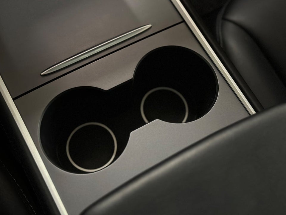 Tesla Model 3 Standard Range+ RWD 4d